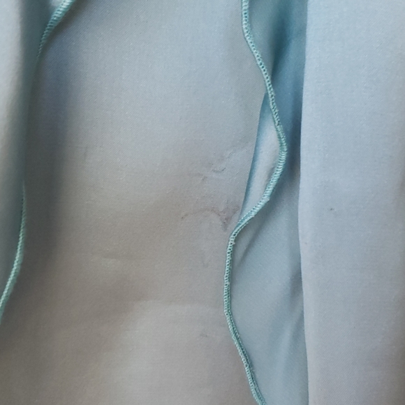 Flowy Ruffled Sleeveless Top - Picture 4 of 4